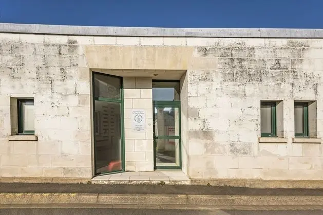 Kır Evi, Banyolu/Duşlu, Bahçe Manzaralı (Alfred de Vigny )