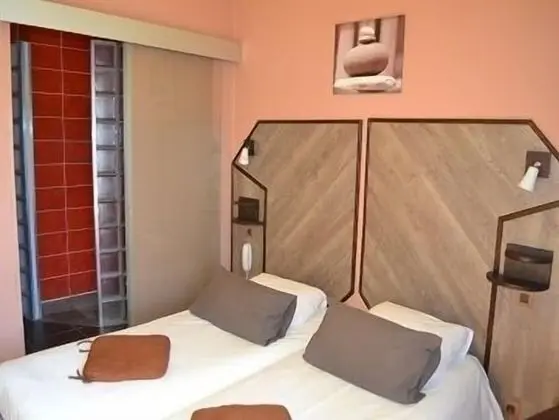 Tek Büyük veya İki Ayrı Yataklı Oda