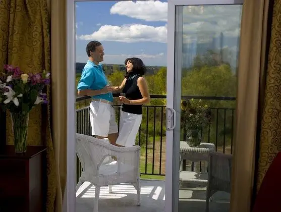 Fireplace King (Sunrise View/Balcony/Jetted Tub)