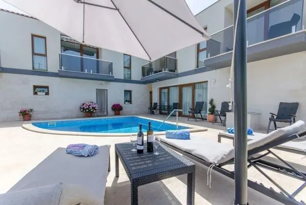 Apart Daire (Comfort 1 Bedroom Apt with Terrace)