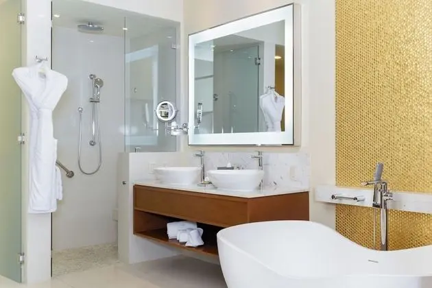 One Bedroom Suite Ocean View