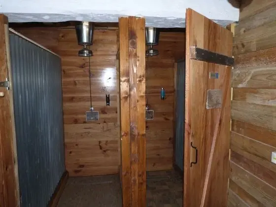 Dört Kişilik Oda, Sigara İçilmez (Cowboy)