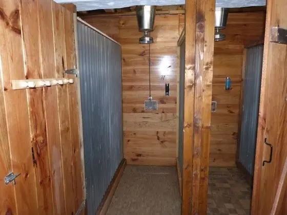 Dört Kişilik Oda, Sigara İçilmez (Trappeur)