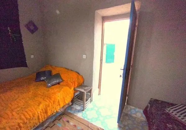 Üç Kişilik Oda, Özel Banyo, Avlu Manzaralı