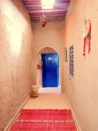 Üç Kişilik Oda, Özel Banyo, Avlu Manzaralı