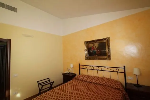 Büyük Yataklı Tek Kişilik Oda