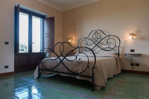 Büyük Yataklı Tek Kişilik Oda