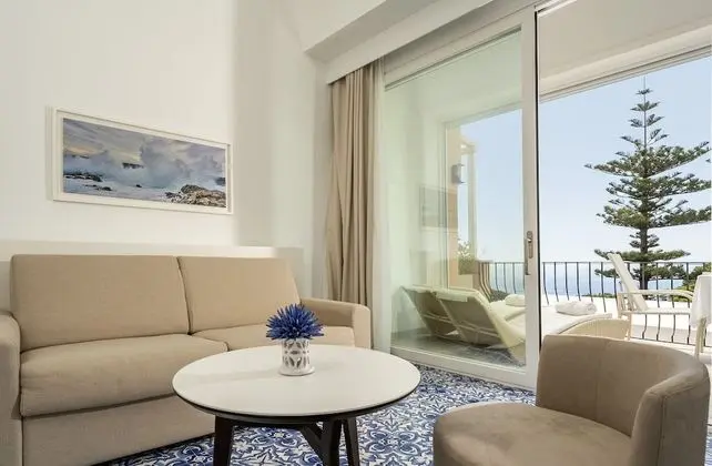 Standard Süit, 1 En Büyük (King) Boy Yatak ve Çekyat, Teras (Modern Junior Suite terrace sea view)