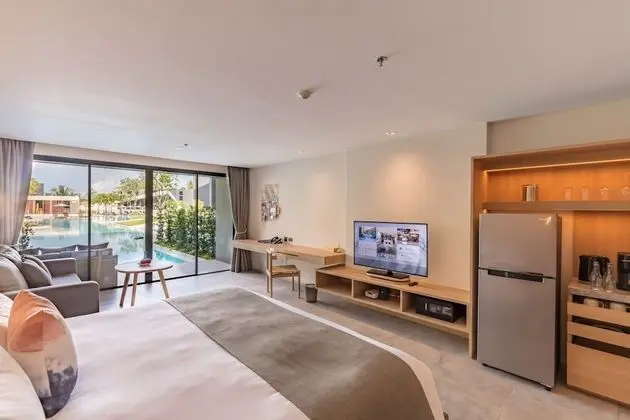 Pool Access Room