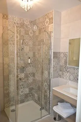 Premium Tek Büyük Yataklı Oda
