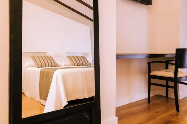 Büyük Yataklı Tek Kişilik Oda