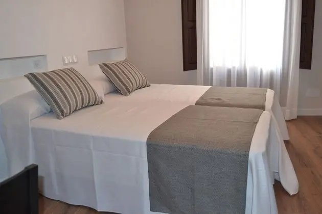 Büyük Yataklı Tek Kişilik Oda