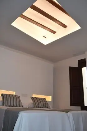 Büyük Yataklı Tek Kişilik Oda