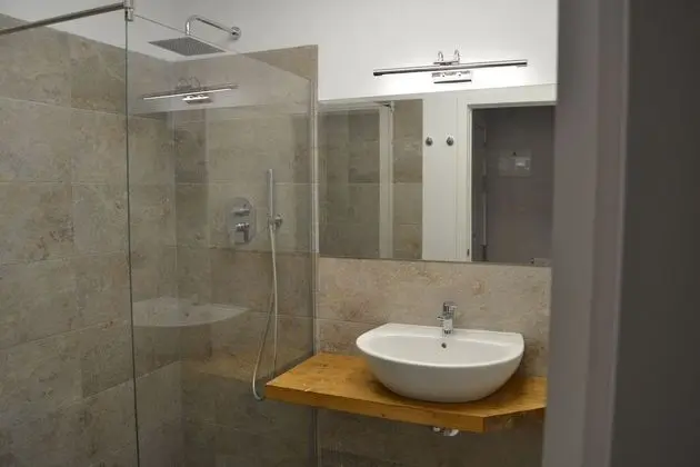 Büyük Yataklı Tek Kişilik Oda