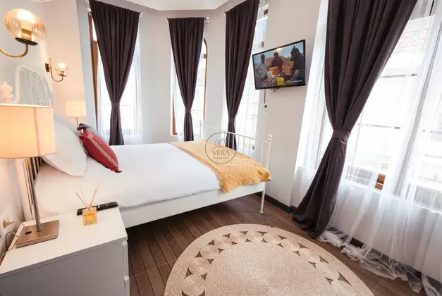Çift Kişilik, Bahçe veya Sokak Manzaralı, Giriş Katı