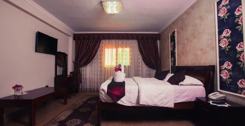 Tek Kişilik Oda, Havuz Manzaralı