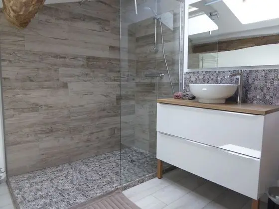 Comfort Tek Büyük Yataklı Oda (La Bardanne)