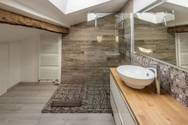 Comfort Tek Büyük Yataklı Oda (La Bardanne)