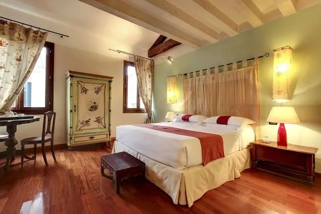 Superior Tek Büyük Yataklı Oda