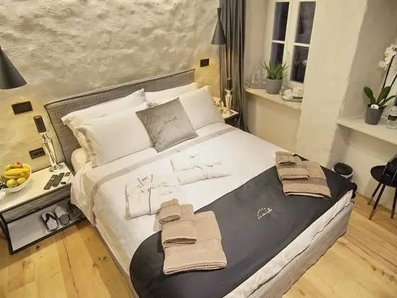 Deluxe Tek Büyük Yataklı Oda (2)