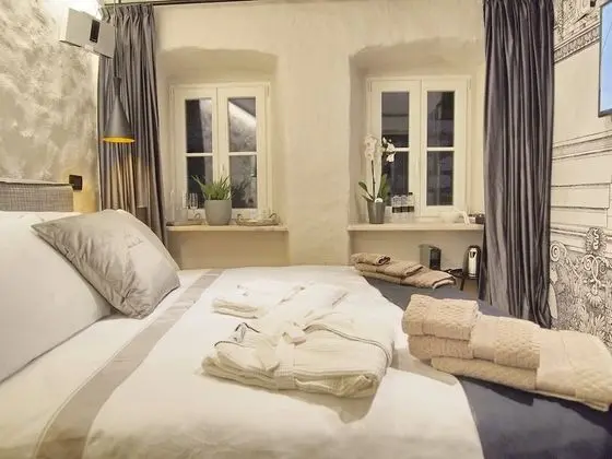 Deluxe Tek Büyük Yataklı Oda (2)