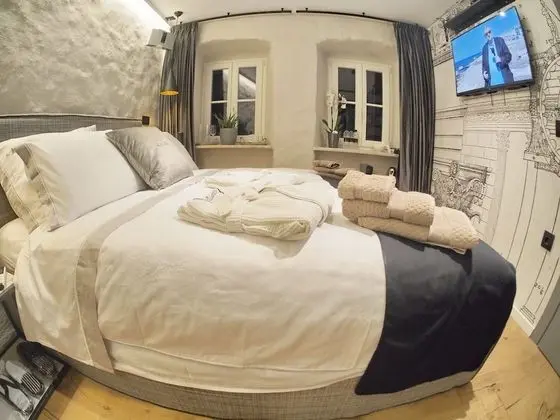 Deluxe Tek Büyük Yataklı Oda (2)