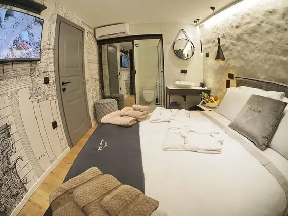 Deluxe Tek Büyük Yataklı Oda (2)