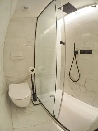 Deluxe Tek Büyük Yataklı Oda (2)