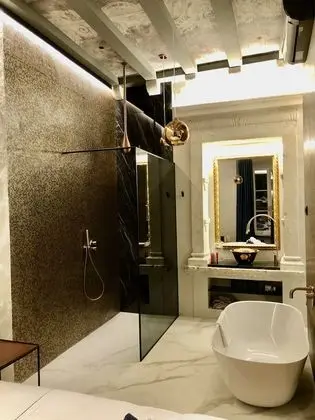 Luxury Tek Büyük Yataklı Oda