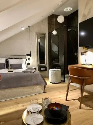 Premium Tek Büyük Yataklı Oda