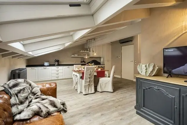 Apart Daire, Ek Bina (Attic Floor)