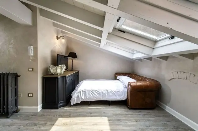 Apart Daire, Ek Bina (Attic Floor)