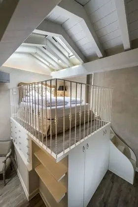 Apart Daire, Ek Bina (Attic Floor)