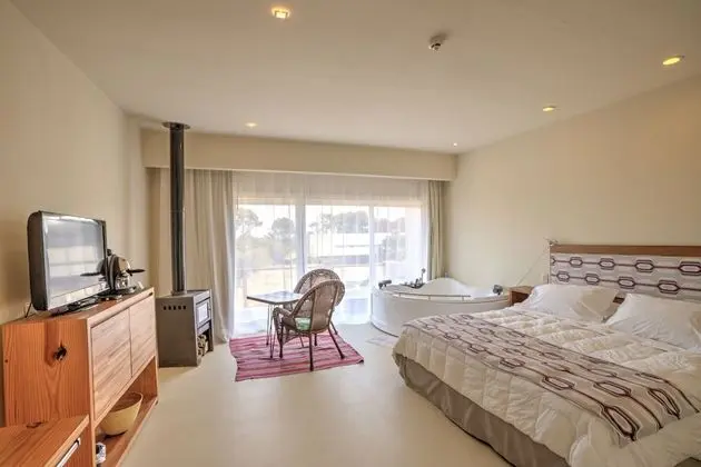 Exclusive Tek Büyük veya İki Ayrı Yataklı Oda, Kısmi Deniz Manzaralı