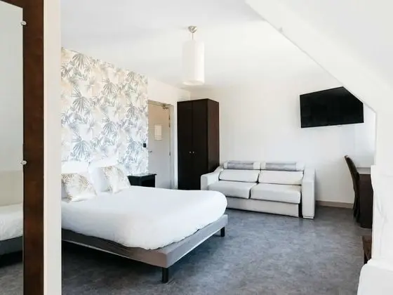 Üç Kişilik Oda, Koy Manzaralı