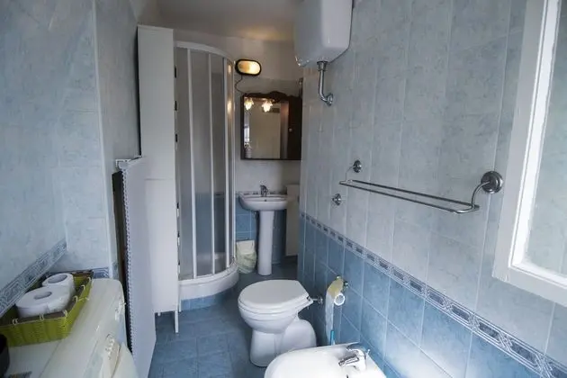 Tek Büyük Yataklı Oda, Ortak Banyo