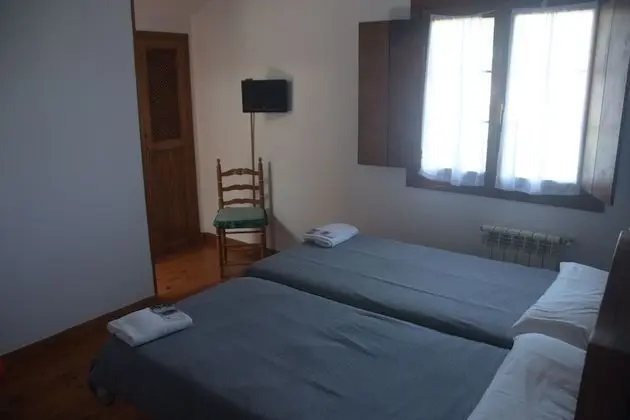 Tek Büyük veya İki Ayrı Yataklı Oda (+Surf course)