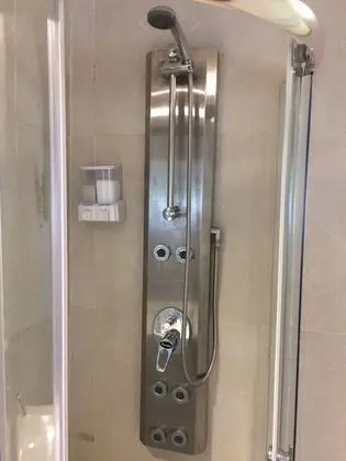 Classic Tek Büyük veya İki Ayrı Yataklı Oda, 1 Yatak Odası, Engellilere Uygun, Banyolu/Duşlu