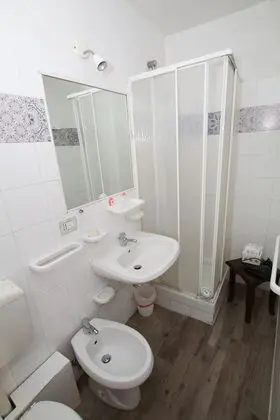 Economy Büyük Yataklı Tek Kişilik Oda