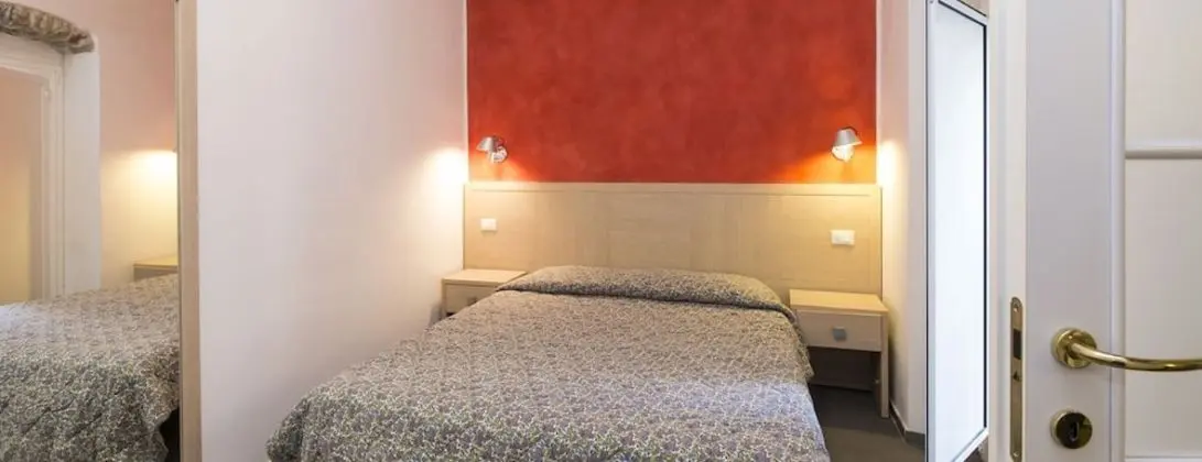 Basic Tek Büyük Yataklı Oda