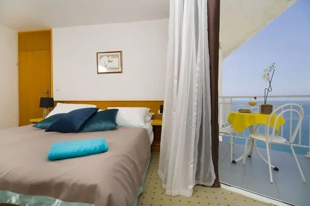 Comfort Tek Büyük Yataklı Oda, 1 Çift Kişilik Yatak, Balkon, Deniz Manzaralı