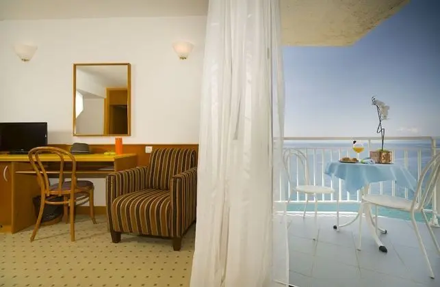 Comfort Tek Büyük Yataklı Oda, 1 Çift Kişilik Yatak, Balkon, Deniz Manzaralı