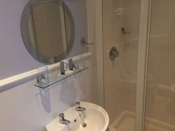 Tek Büyük Yataklı Oda, Banyolu/Duşlu