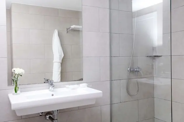 Deluxe Tek Büyük Yataklı Oda (1 Adult)