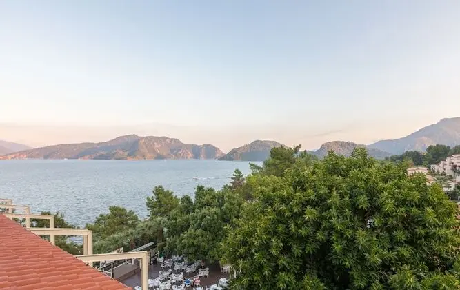Superior Tek Büyük Yataklı Oda, Kısmi Deniz Manzaralı