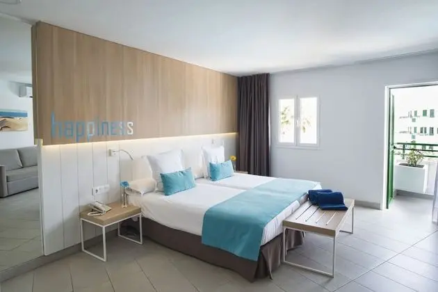 Deluxe Tek Büyük Yataklı Oda, Havuz Manzaralı (2 Adultos + 1 niño)