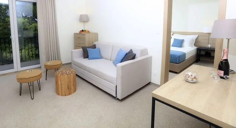 Deluxe Stüdyo Süit, Kısmi Deniz Manzaralı