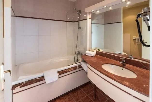 Standard İki Ayrı Yataklı Oda, Küvet, Zemin Kat