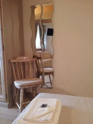 Üç Kişilik Oda