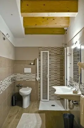 Üç Kişilik Oda